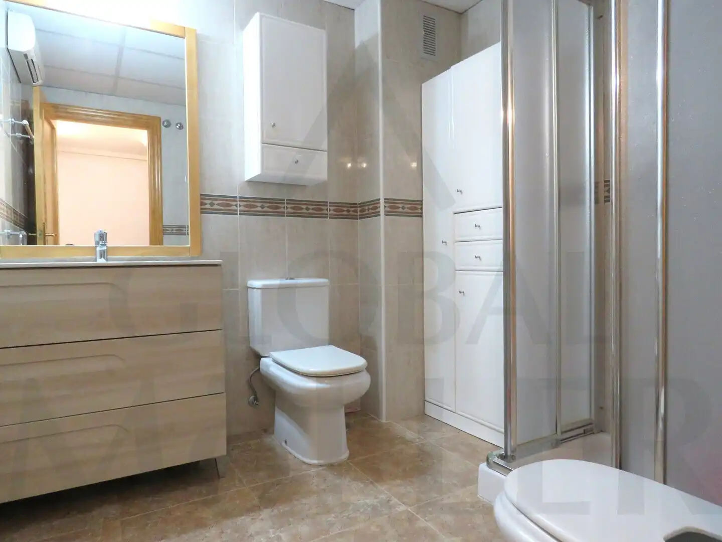 Baño de Piso en venta en Cartagena con Aire acondicionado, Horno y Microondas