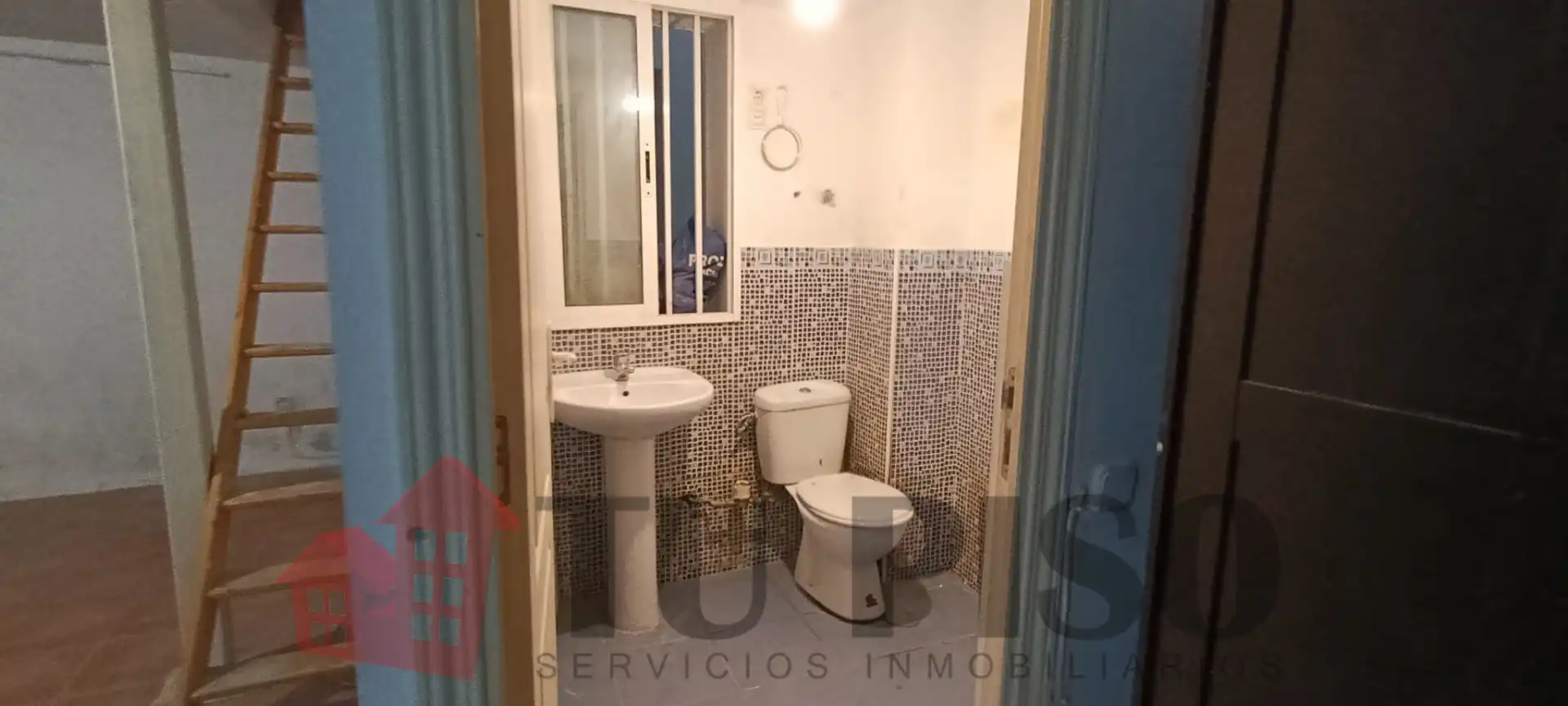 Bany de Local en venda en Madrid