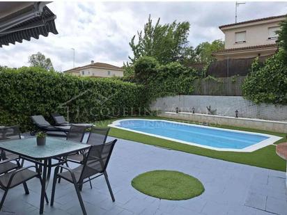Swimming pool of House or chalet for sale in Batres  with Private garden, Terrace and Swimming Pool
