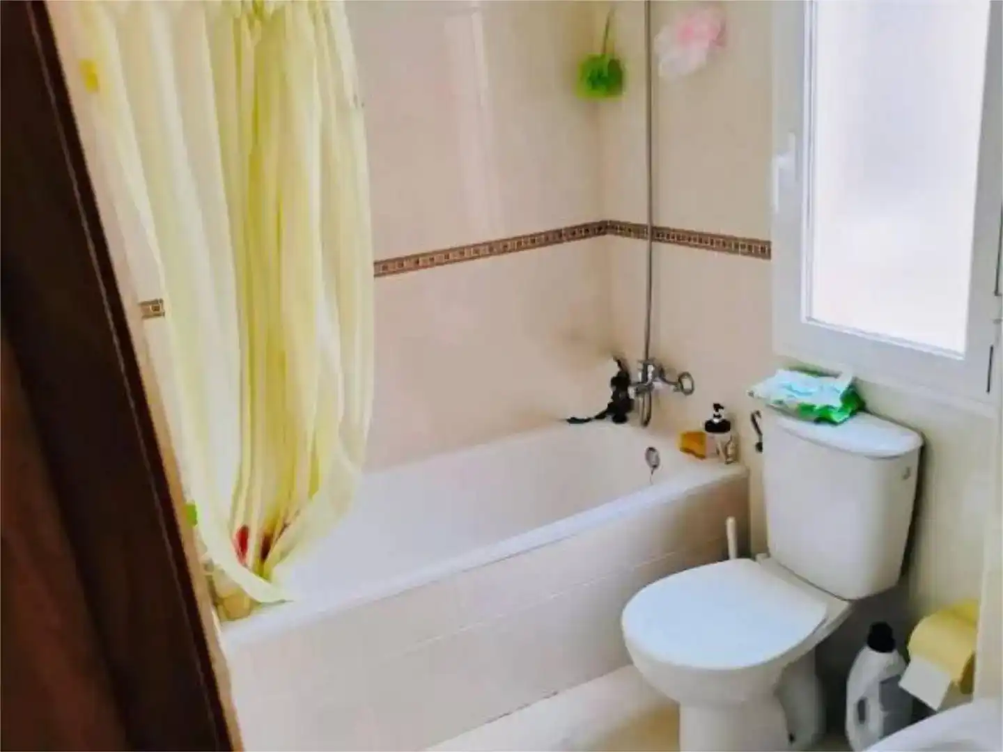 Badezimmer von Wohnungen zum Verkauf in Torrevieja mit Klimaanlage und Balkon