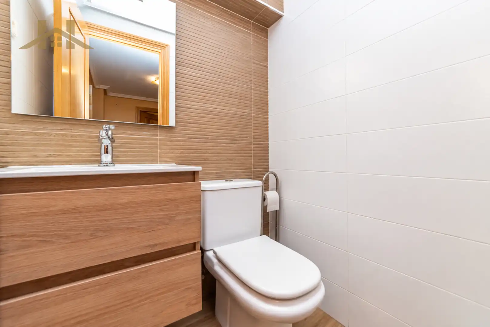 Baño de Casa adosada en venta en Majadahonda con Aire acondicionado, Calefacción y Jardín privado