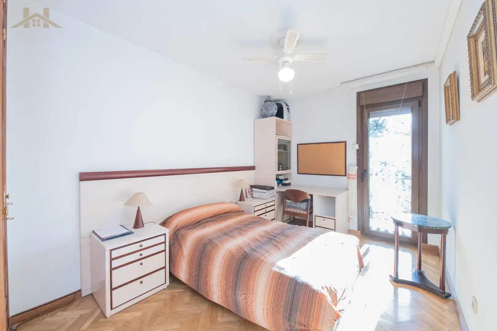 Habitación de Casa adosada en venta en Pozuelo de Alarcón con Aire acondicionado, Calefacción y Jardín privado