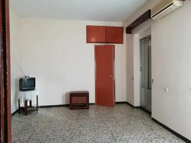 Piso muy bien situado en el municipio de Pya-Pueblonuevo , con una superficie total de unos 130 m2 , El piso consta de 4 dormitori, imatge 3