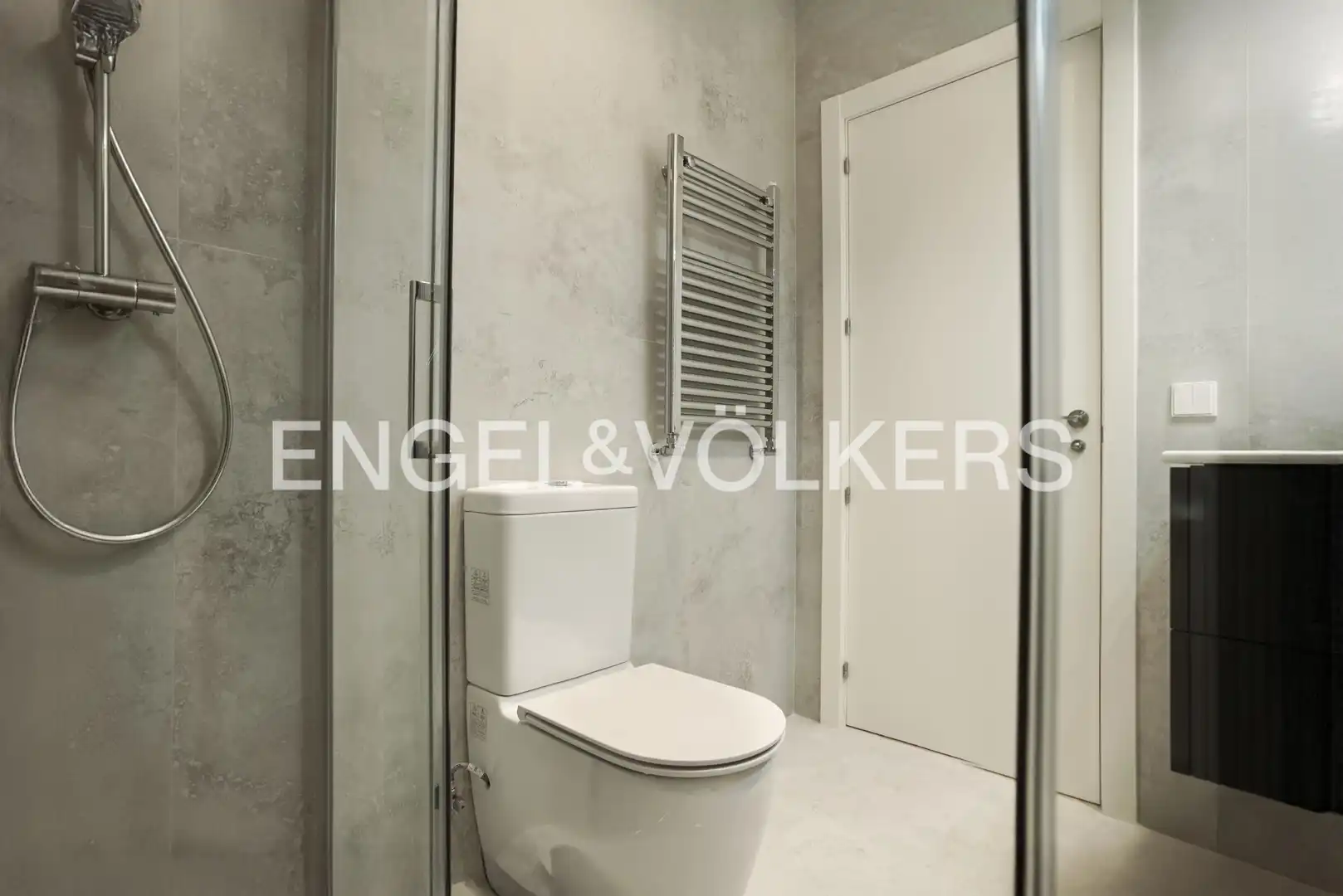 Bany de Apartament de lloguer en Madrid amb Aire condicionat i Calefacció