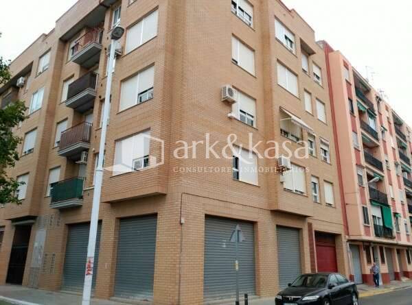 Local comercial en Alquiler en Foios