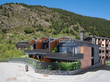 Maison mitoyenne avec balcon à vendre à Carrer Roc Sant Miquel