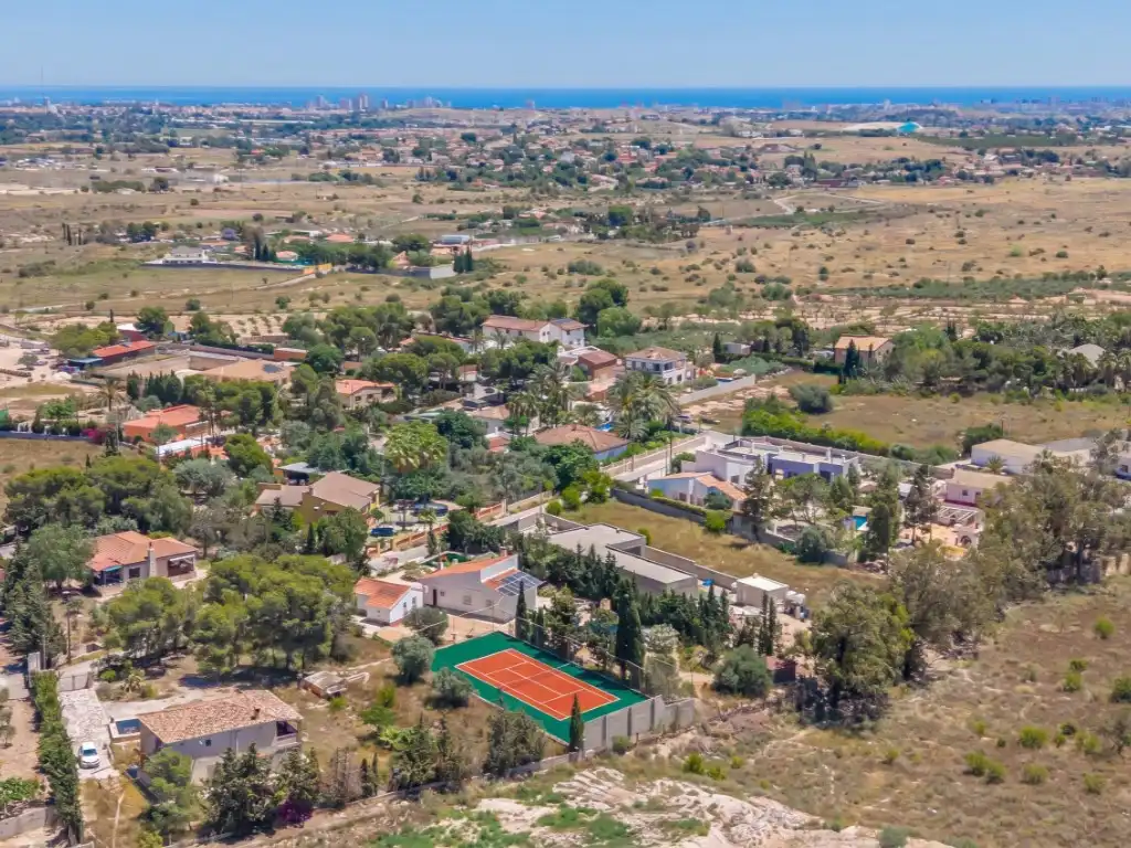 Vista exterior de Casa o xalet en venda en San Vicente del Raspeig / Sant Vicent del Raspeig amb Piscina