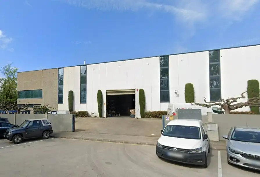 Außenansicht von Fabrikhallen zum Verkauf in Banyoles