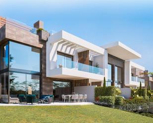 Exterior view of House or chalet for sale in Marbella  with Terrace and Community pool