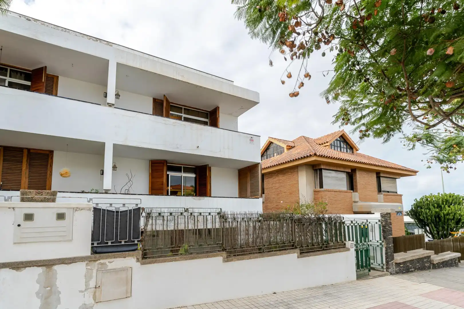 Vista exterior de Casa adosada en venda en Las Palmas de Gran Canaria amb Jardí privat, Parquet i Terrassa