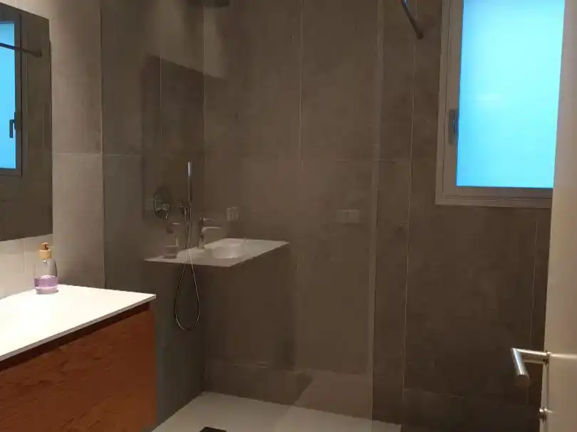 Bathroom of Flat for sale in Moncada  with Air Conditioner, Private garden and Parquet flooring