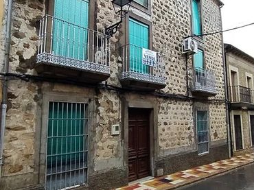 Casa amb balcó en venda a Torreperogil