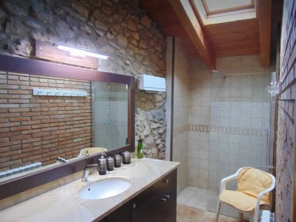 Baño de Casa o chalet de alquiler en Alàs I Cerc con Jardín privado, Parquet y Terraza