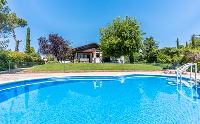 Swimming pool of House or chalet for sale in Majadahonda  with Swimming Pool
