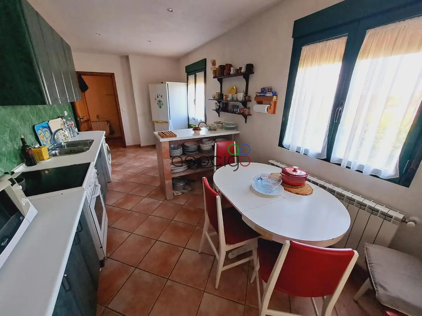 Cocina de Casa o chalet en venta en Solanillos del Extremo con Calefacción, Trastero y Piscina