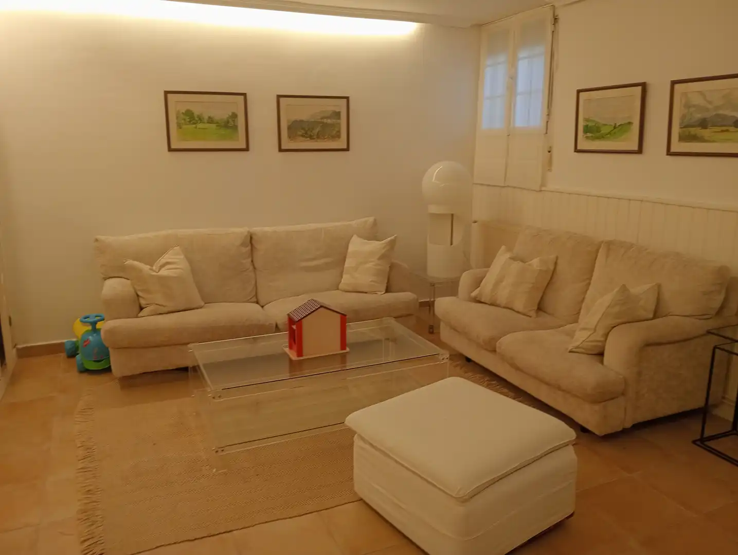 Sala d'estar de Casa adosada en venda en Torrelodones amb Calefacció, Jardí privat i Parquet