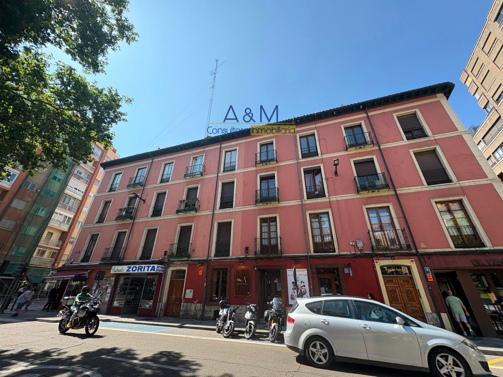 Exterior view of Flat for sale in Valladolid Capital  with Heating, Terrace and Furnished