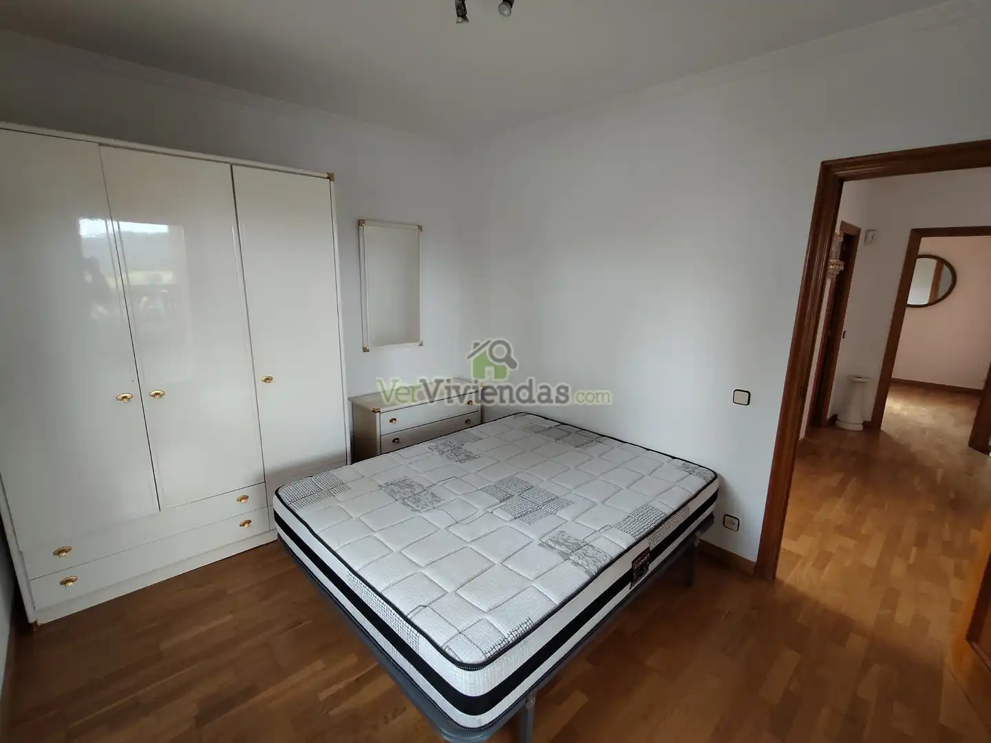 Dormitori de Casa o xalet en venda en Cerdanyola del Vallès amb Calefacció, Jardí privat i Parquet