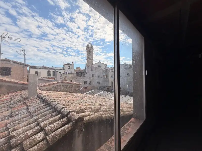 Vista exterior de Edificio en venta en La Bisbal d'Empordà