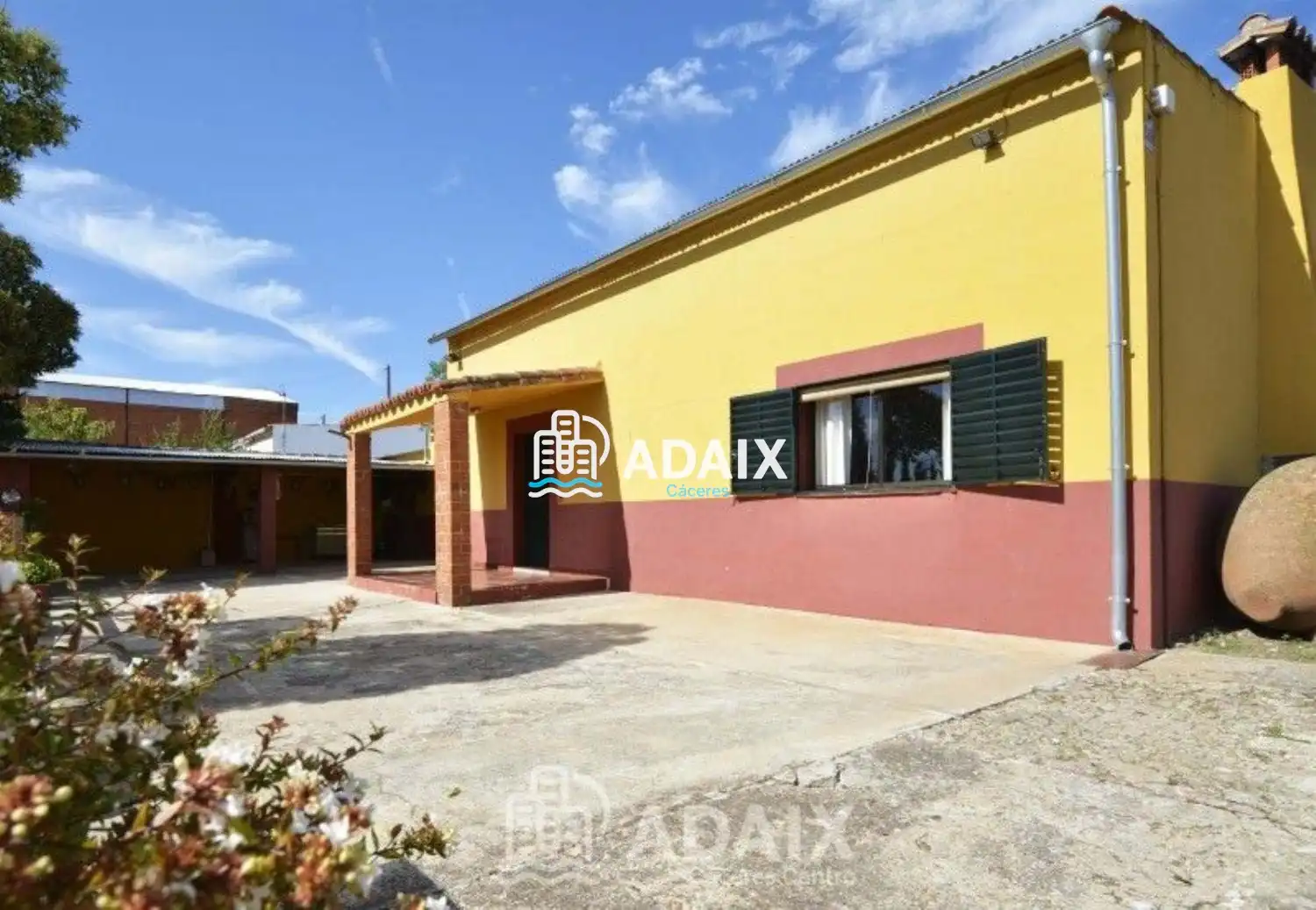 Jardí de Casa o xalet en venda en Cáceres amb Aire condicionat, Terrassa i Traster