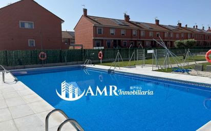 Piscina de Pis en venda en Parla amb Aire condicionat, Calefacció i Jardí privat