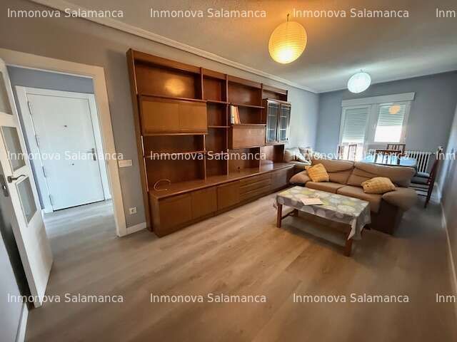 Sala d'estar de Pis en venda en Salamanca Capital amb Calefacció, Terrassa i Moblat