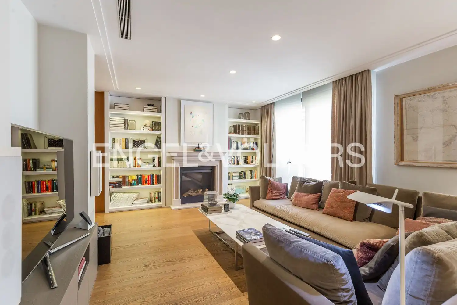 Living room of Flat for sale in  Valencia Capital  with Air Conditioner, Heating and Parquet flooring