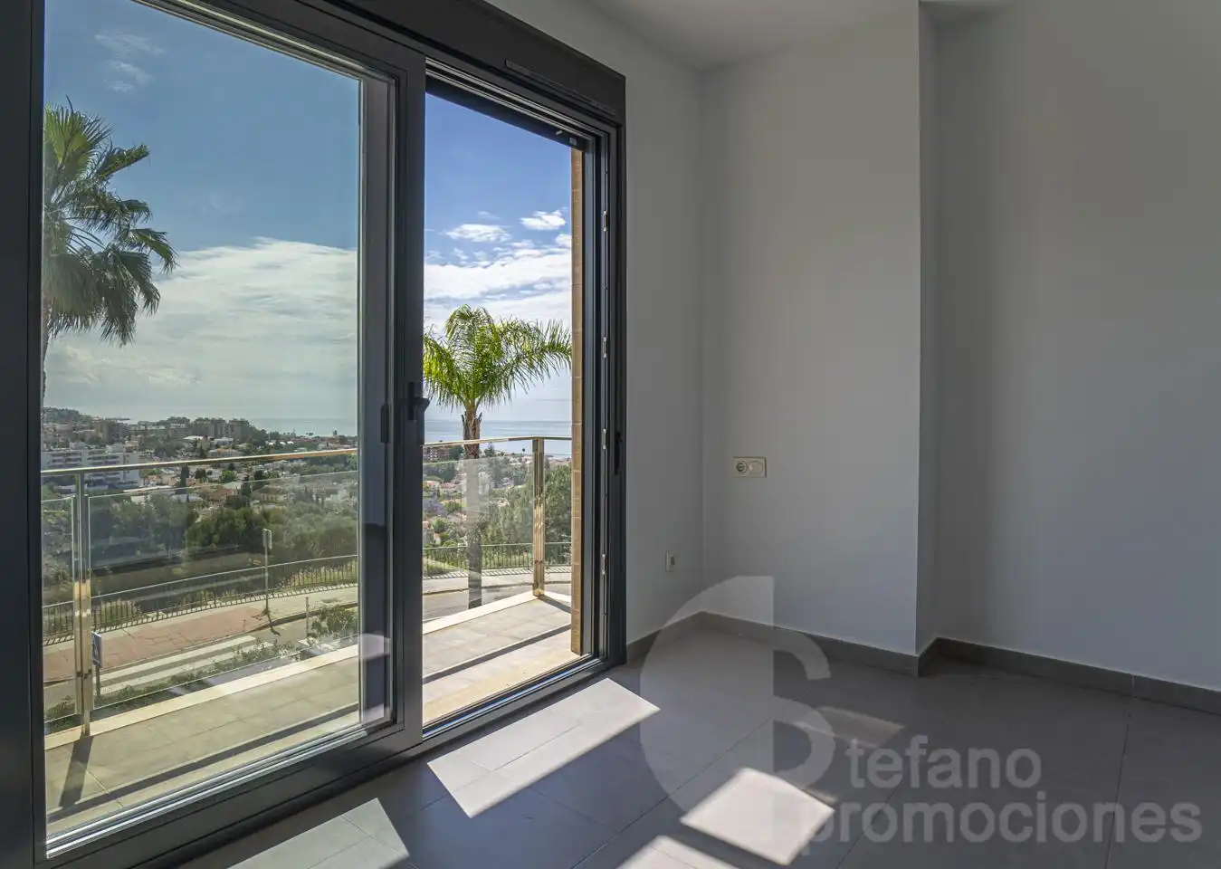Habitación de Casa adosada en venta en Málaga con Aire acondicionado, Calefacción y Jardín privado