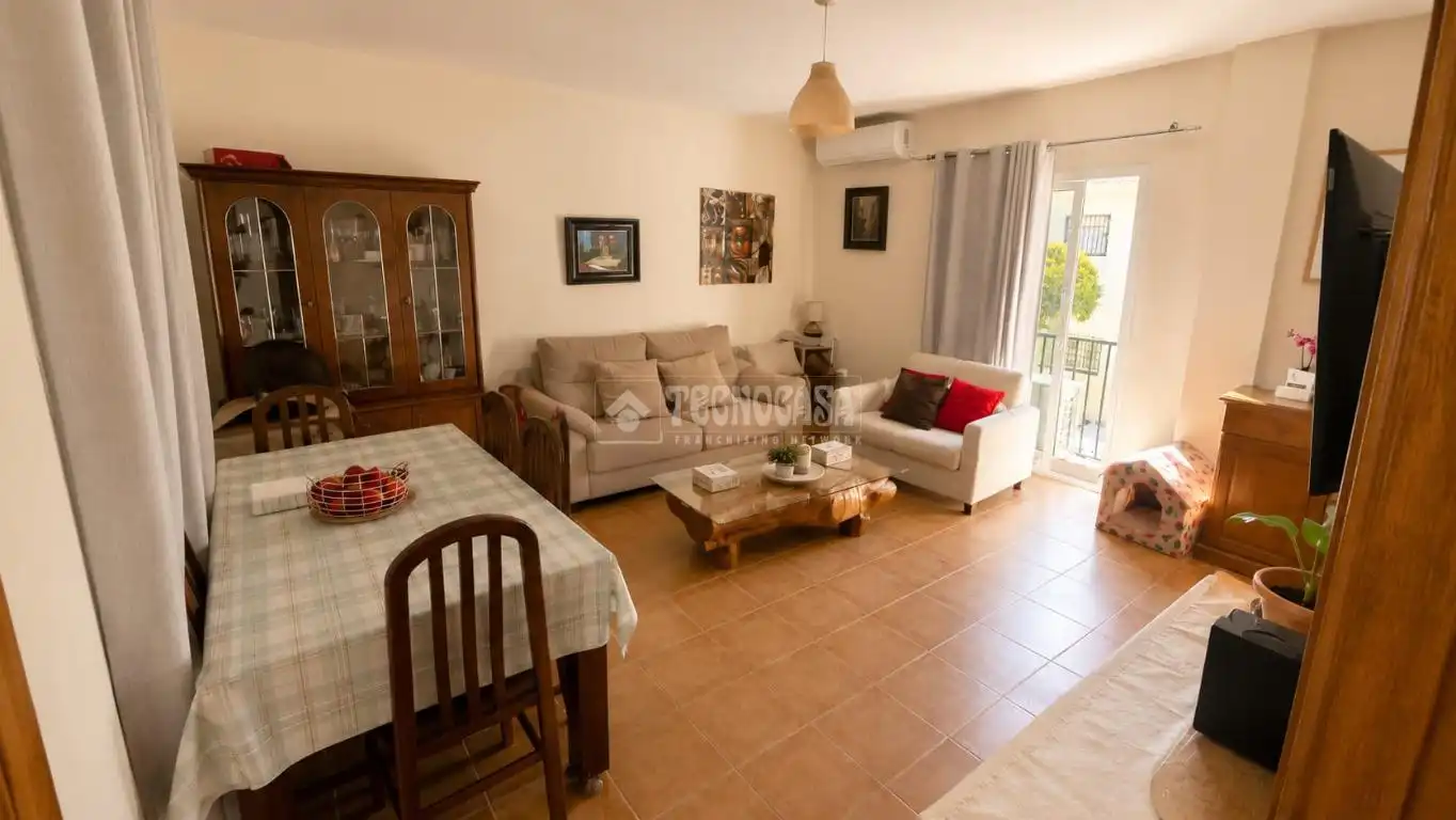 Wohnzimmer von Einfamilien-Reihenhaus zum Verkauf in Marbella mit Terrasse