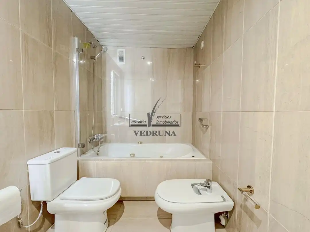 Bany de Apartament de lloguer en Zaragoza amb Aire condicionat, Calefacció i Forn