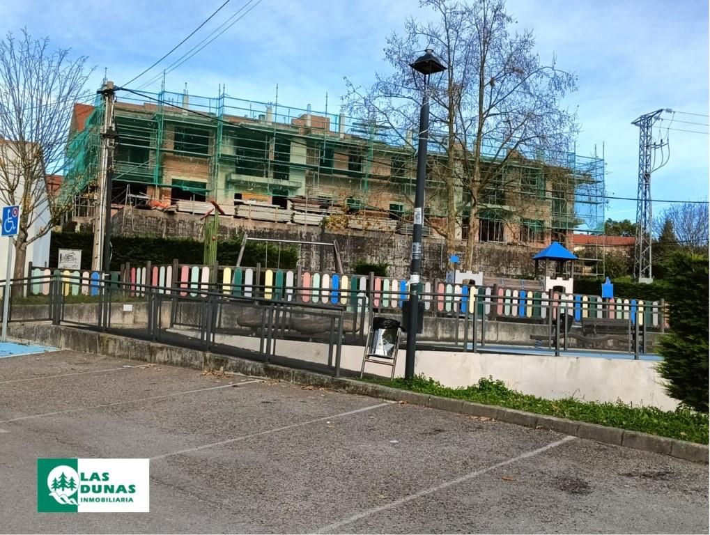 Vista exterior de Pis en venda en Miengo amb Calefacció i Parquet