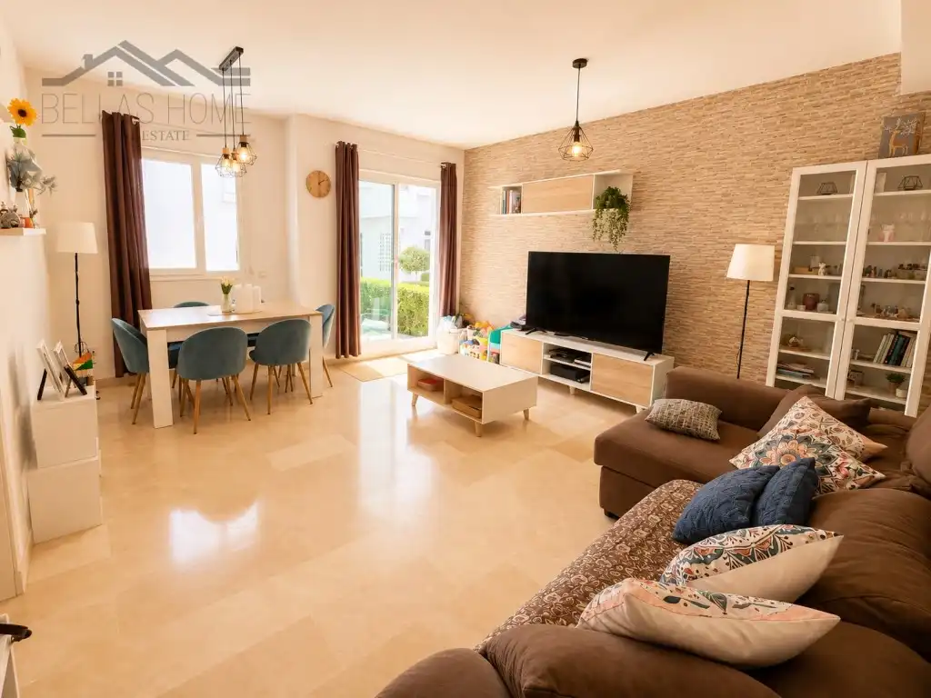 Wohnzimmer von Maisonette zum Verkauf in Estepona mit Klimaanlage, Terrasse und Schwimmbad