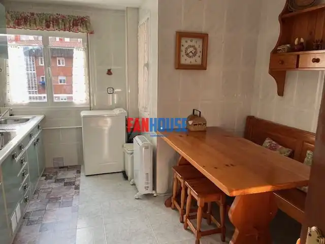 Cocina de Piso en venta en Gijón  con Calefacción y Trastero