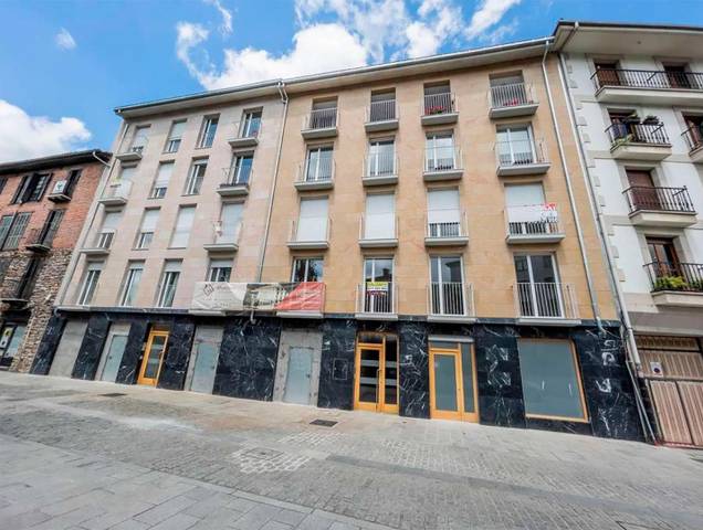 Local comercial en Alquiler en Arrasate / Mondragón