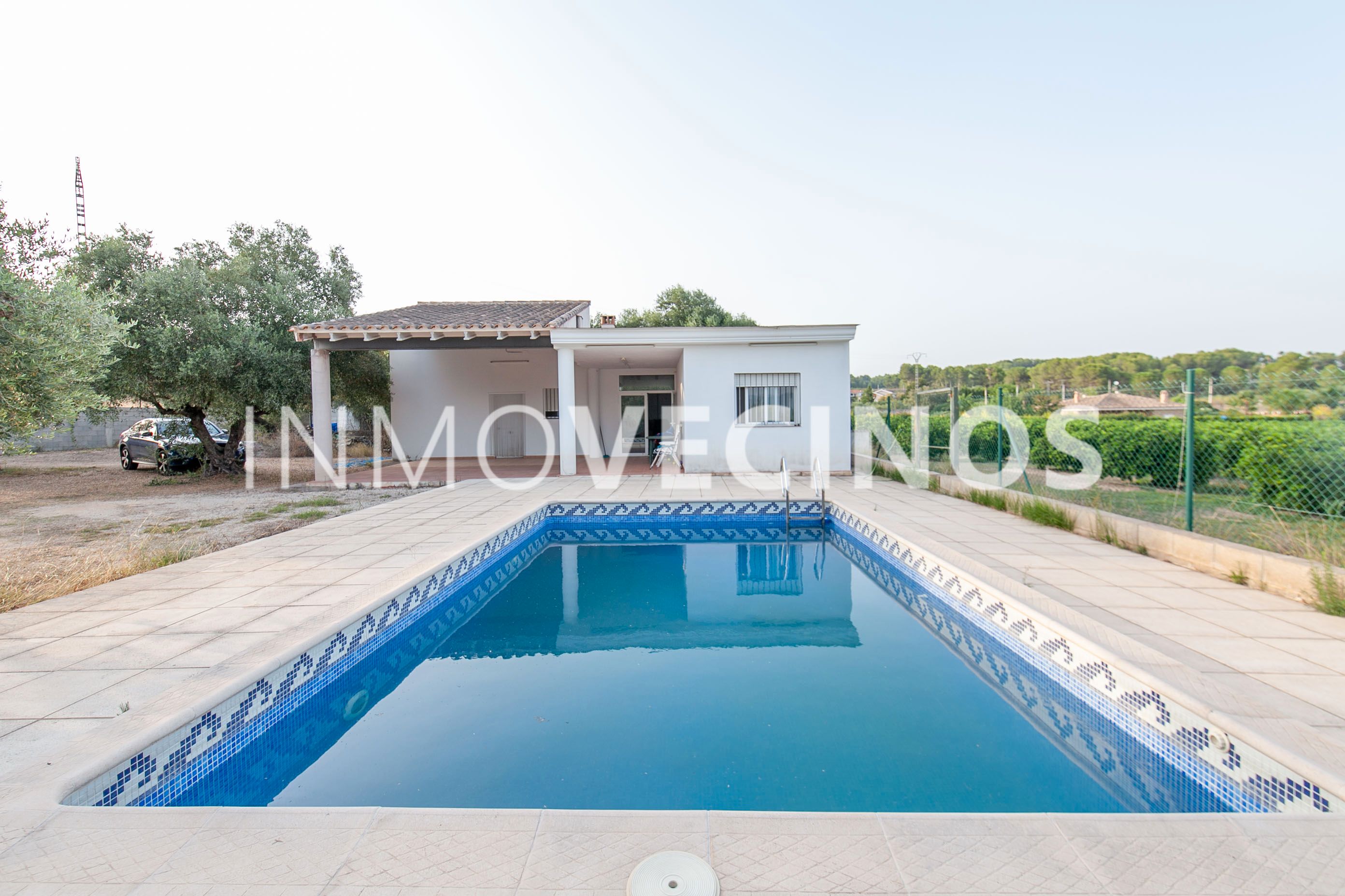 Vista exterior de Finca rústica en venda en Benigànim amb Piscina i Piscina comunitària