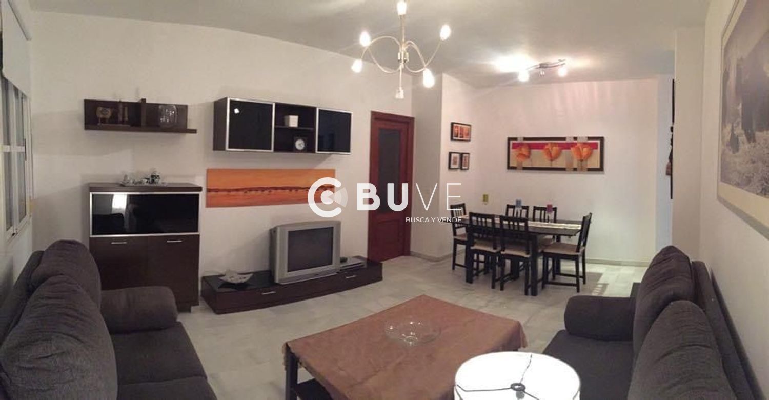 Living room of Flat for sale in  Sevilla Capital  with Air Conditioner and Furnished