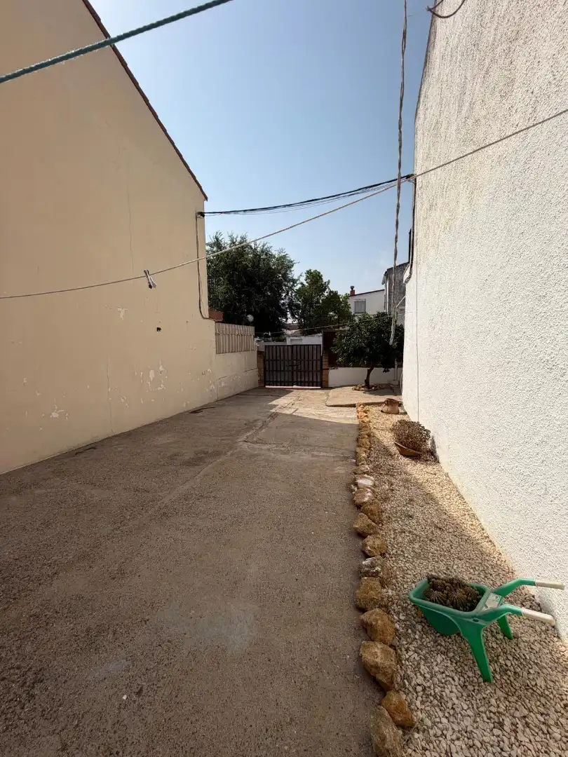 Aparcament de Casa adosada en venda en Mairena del Aljarafe amb Piscina comunitària