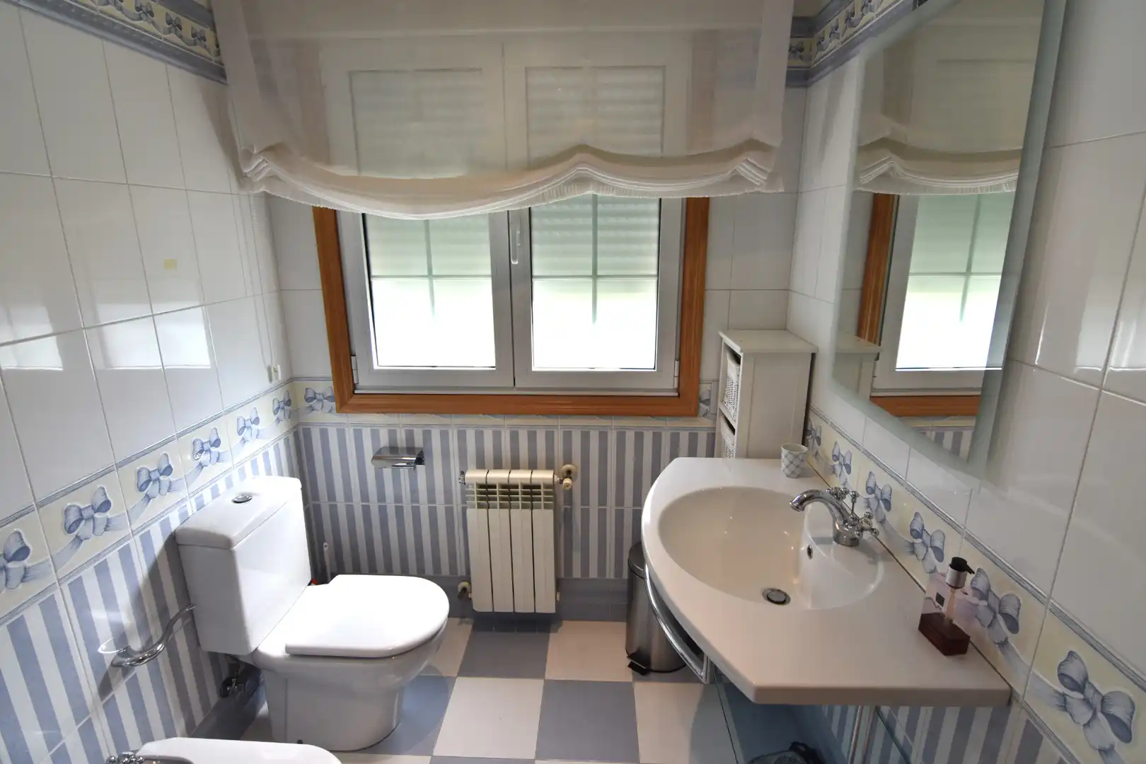 Baño de Casa o chalet en venta en Bergondo con Calefacción, Jardín privado y Parquet