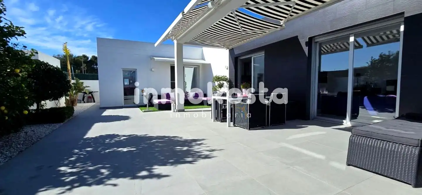 Terrassa de Casa o xalet en venda en Polop amb Aire condicionat, Calefacció i Jardí privat