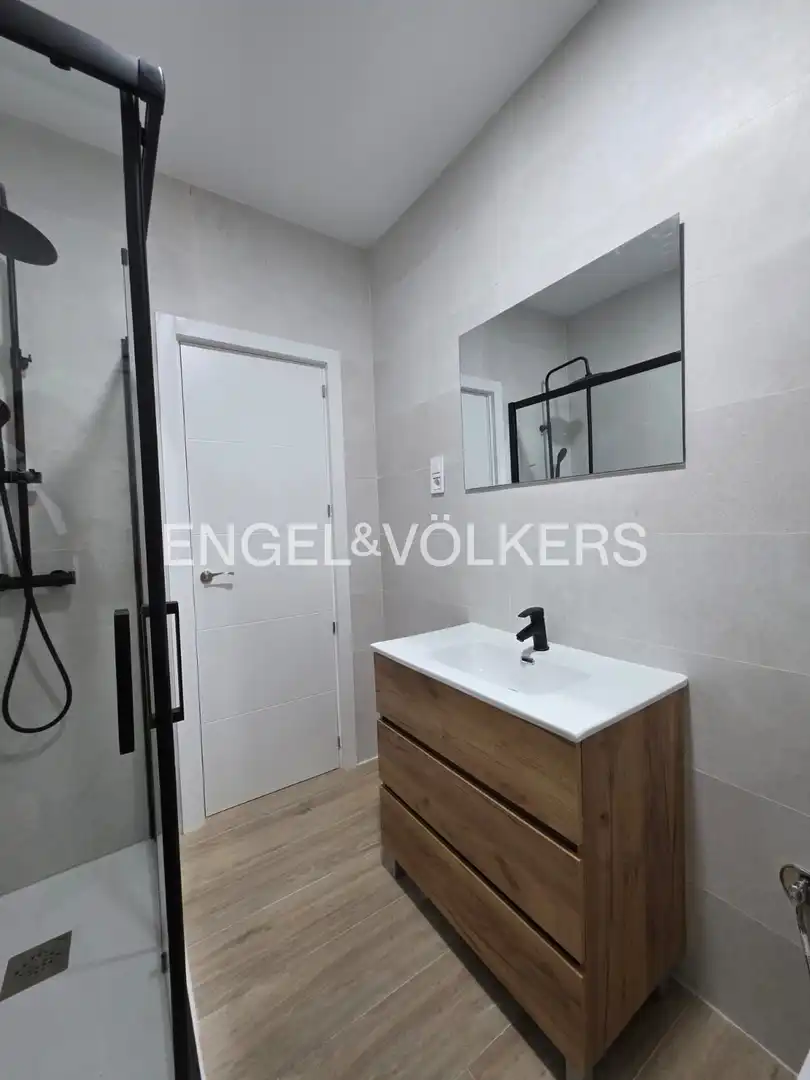 Bathroom of Flat for sale in Madrid  with Heating
