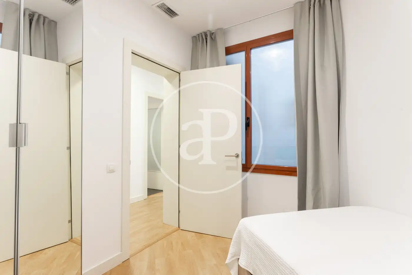 Schlafzimmer von Wohnung zur Miete in Barcelona mit Klimaanlage, Heizung und Möbliert