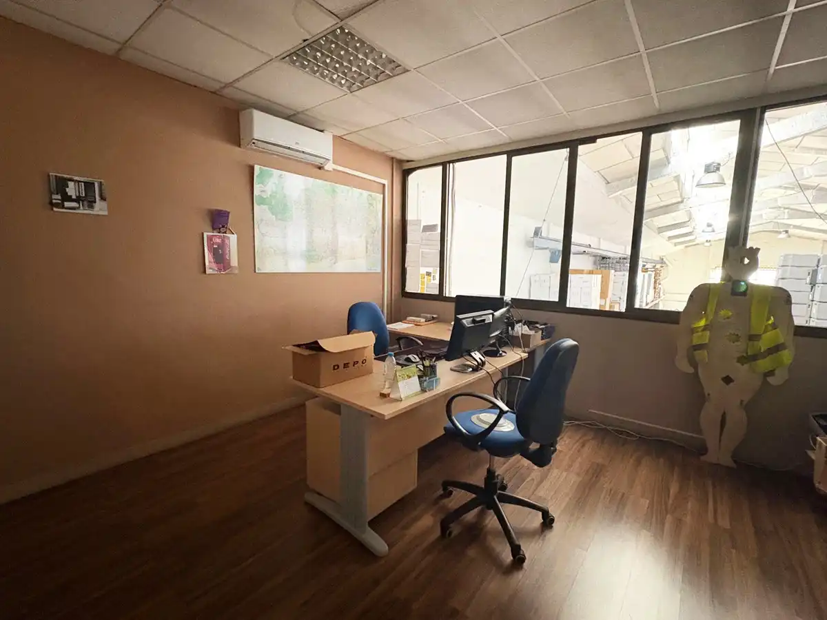 Industrial buildings for rent in Centre
