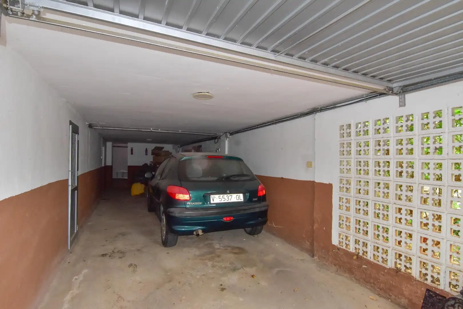 Aparcament de Casa o xalet en venda en Torrent amb Aire condicionat, Jardí privat i Terrassa