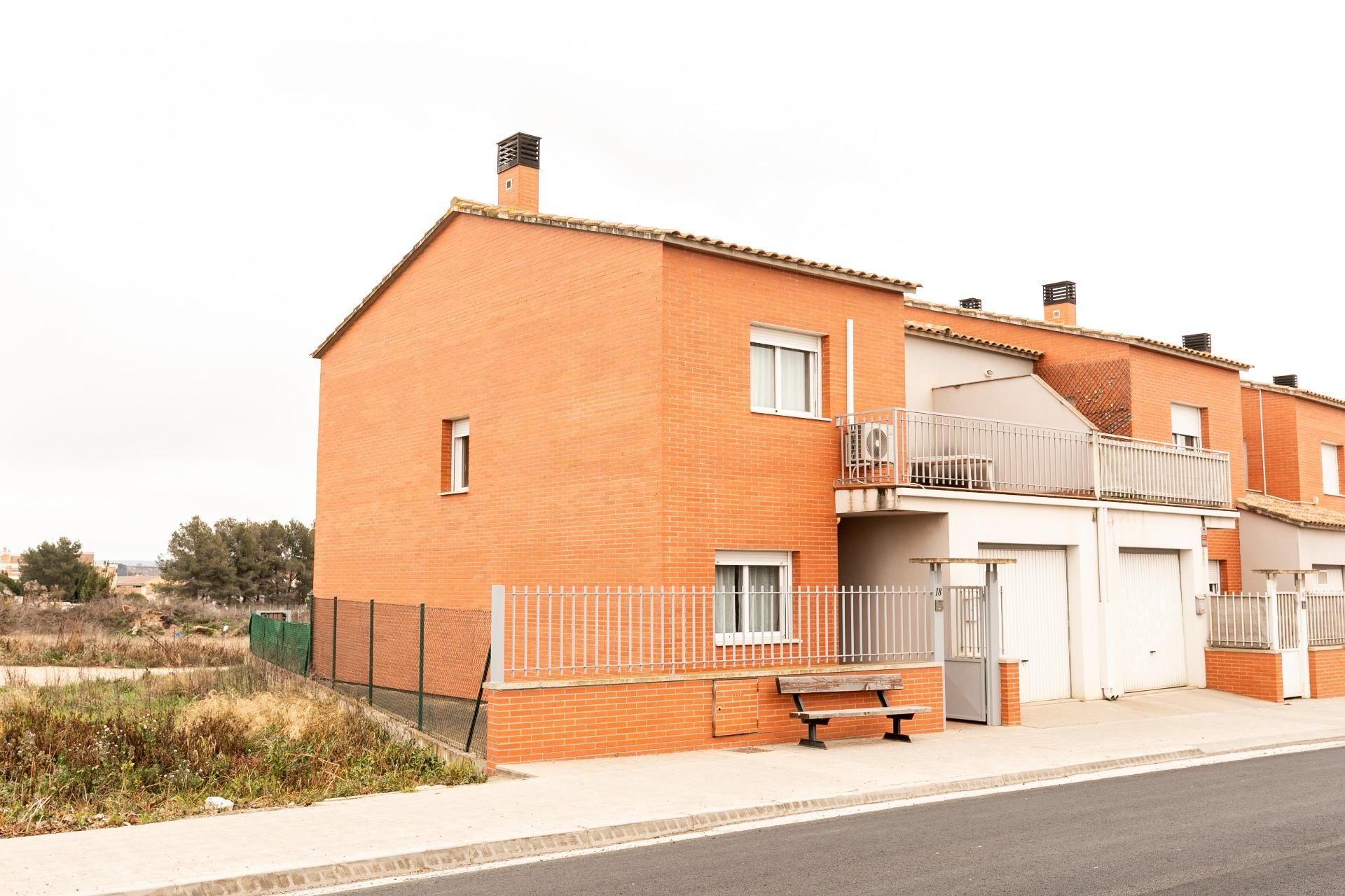 Exterior view of Single-family semi-detached for sale in Sariñena  with Air Conditioner, Heating and Private garden