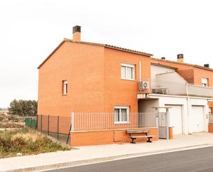 Exterior view of Single-family semi-detached for sale in Sariñena  with Air Conditioner, Heating and Private garden