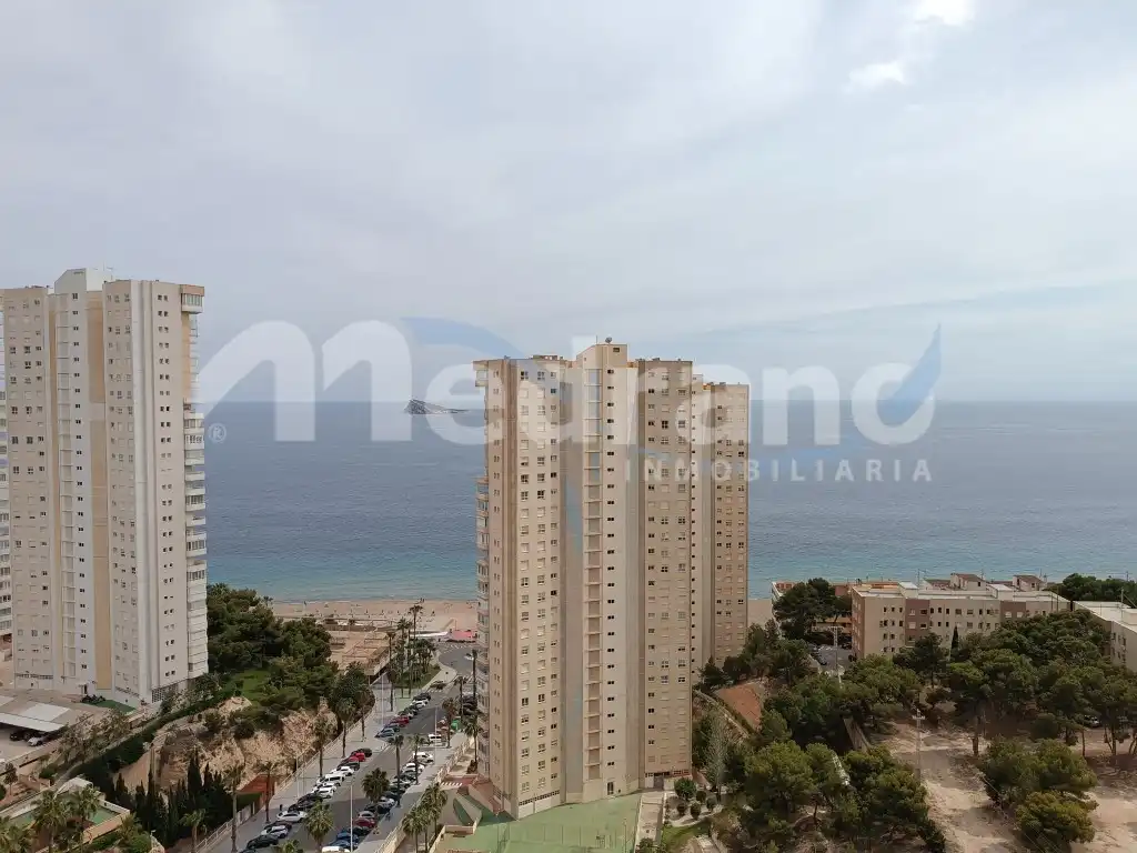 Vista exterior de Piso en venta en Benidorm con Jardín privado, Piscina y Amueblado