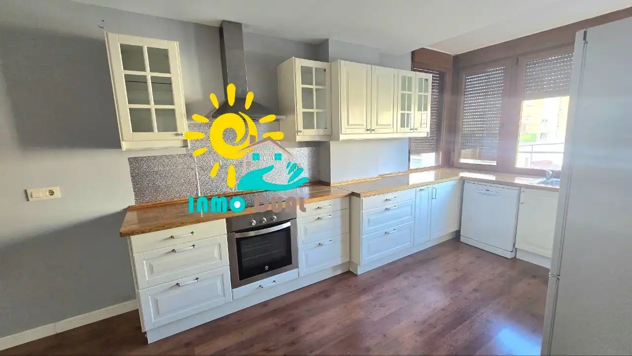 Kitchen of Flat for sale in Badajoz  with Air Conditioner, Heating and Terrace