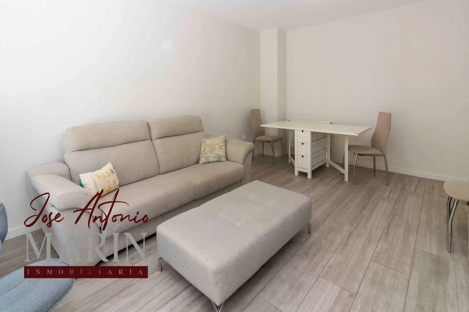 Sala d'estar de Apartament en venda en Badajoz amb Aire condicionat, Calefacció i Jardí privat