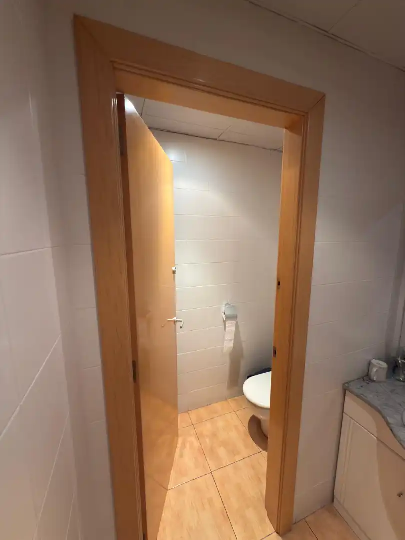 Badezimmer von Fabrikhallen zur Miete in Santa Eulàlia de Ronçana