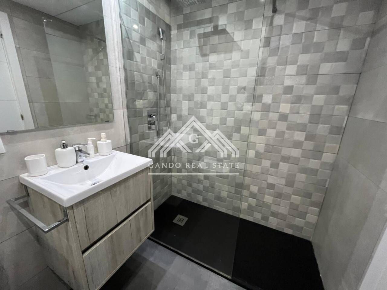 Bany de Pis de lloguer en Dos Hermanas amb Aire condicionat, Traster i Moblat